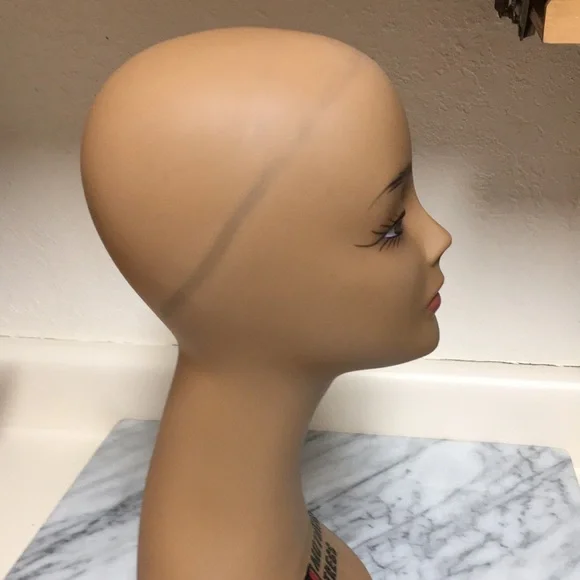 Motown Tress Mannequin Head - Picture 4 of 12
